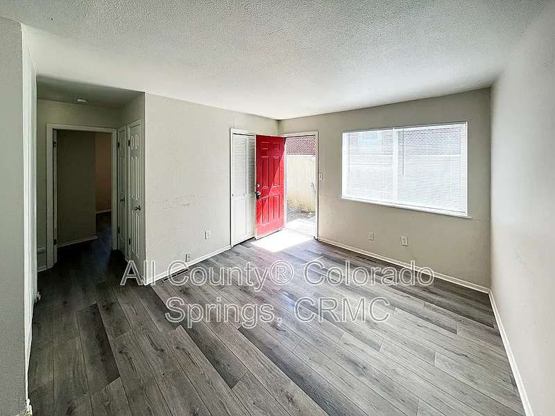2 bed, 1.0 bath, 800 sqft, $1,150 — Photo 3