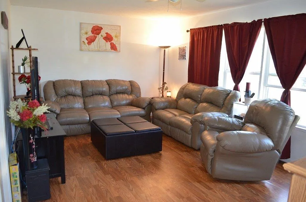 3 bed, 950 sqft, $950 — Photo 1