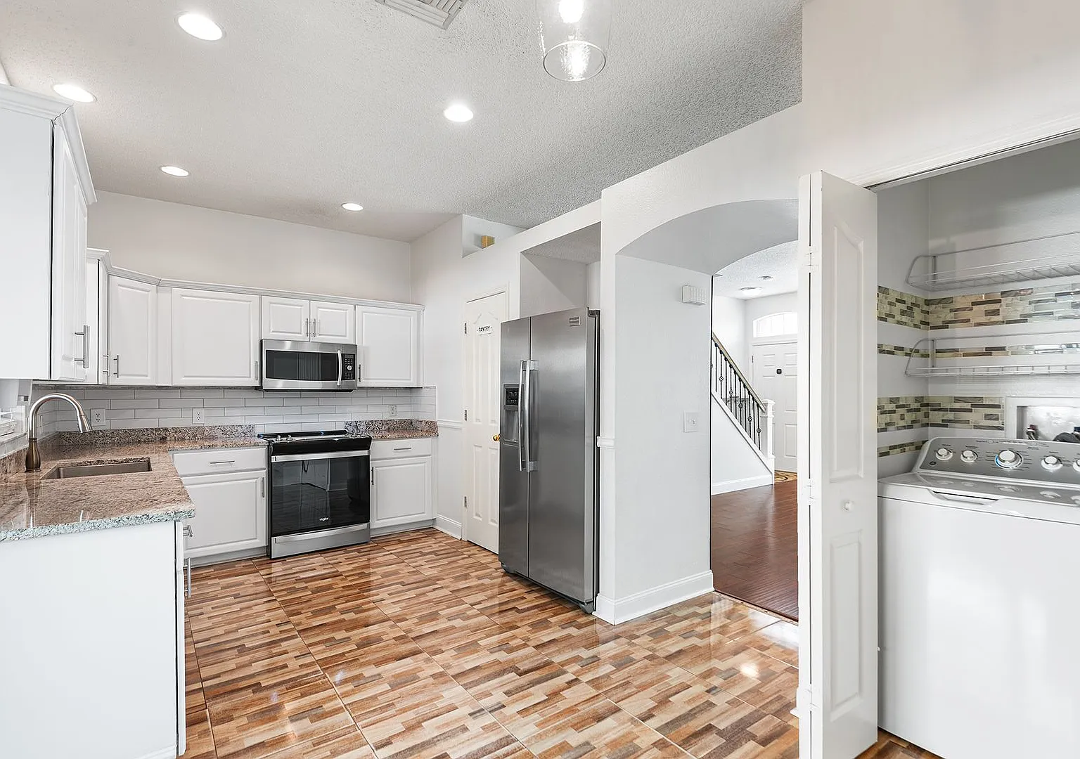 Carrolwood Area Townhome! — Photo 4