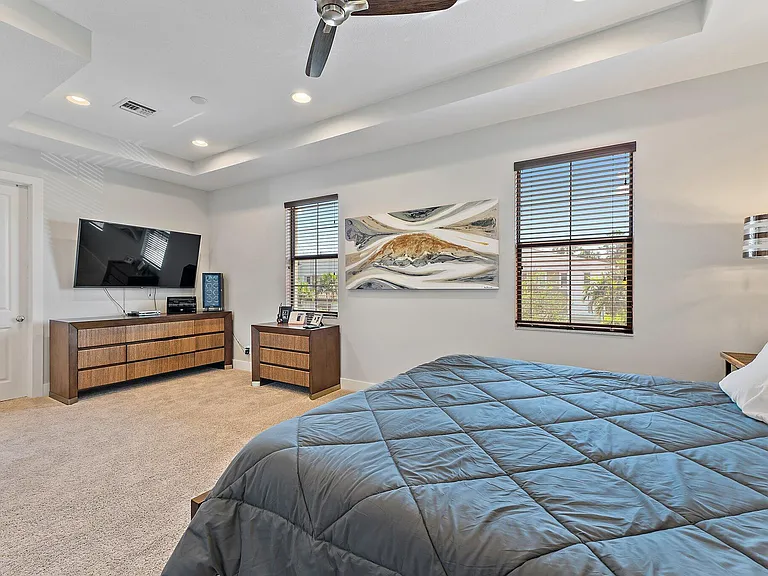 1077 Faulkner Ter — Photo 24