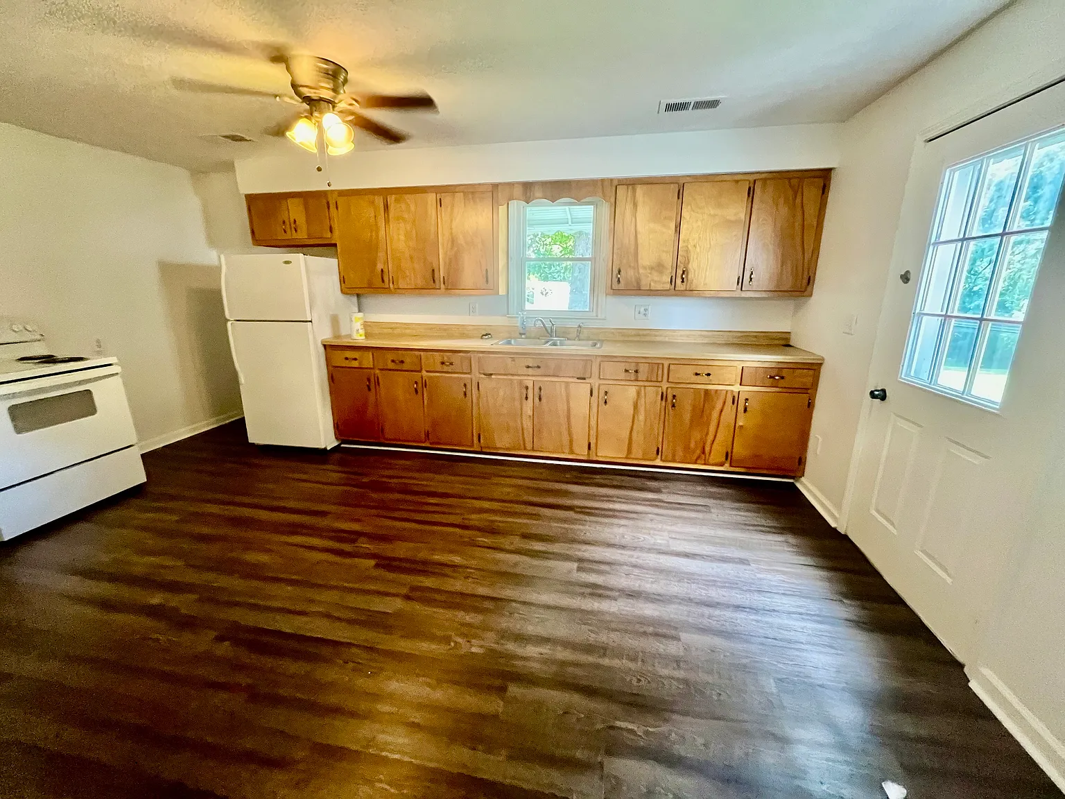 2 bed, 1200 sqft, $1,300 — Photo 3