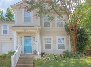 9204 Scotts Elm Ct, Charlotte, NC 28215