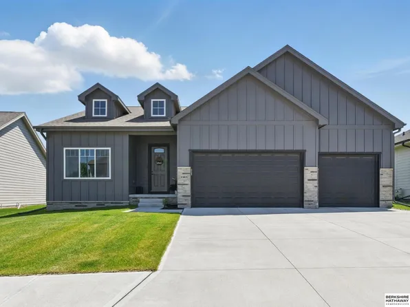 20805 Hartman Ave, Elkhorn, NE 68022
