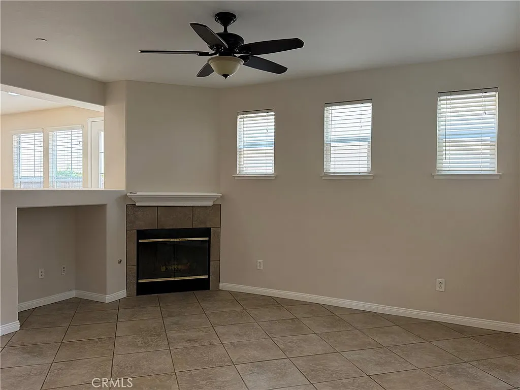 3 bed, 2.5 bath, 1836 sqft, $3,680 — Photo 3