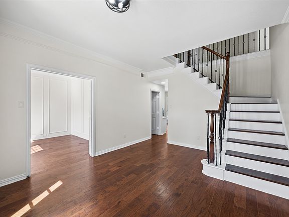 5th image of 2504 Springhill Dr