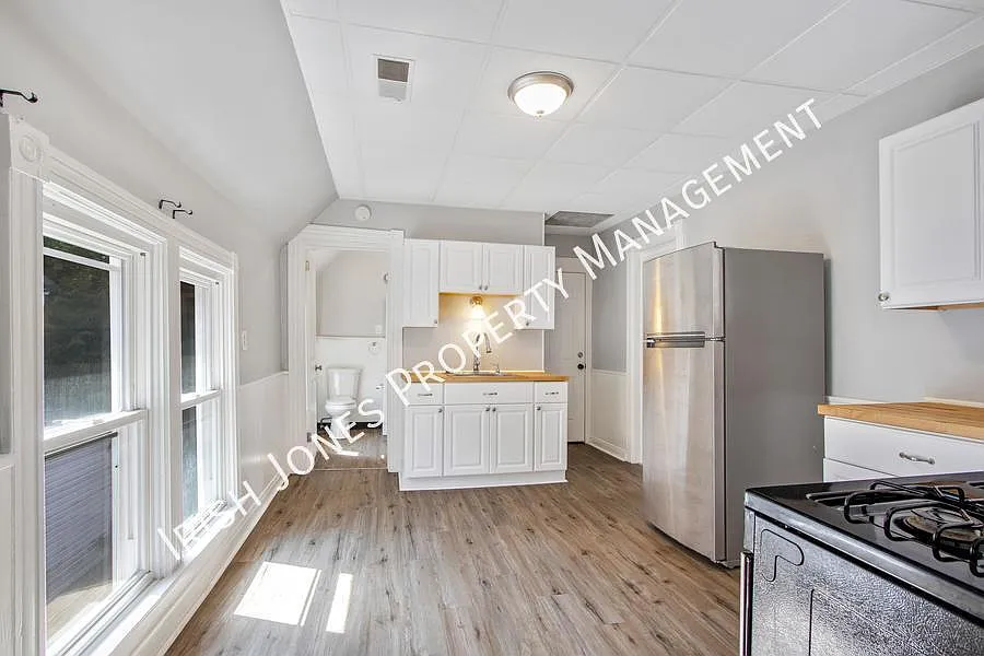 3 bed, 1170 sqft, $1,200 — Photo 2