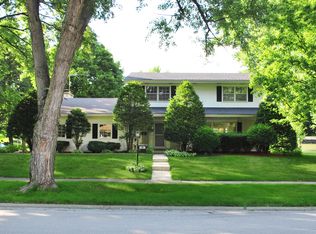 17 Bluebird Ln, Naperville, IL 60565