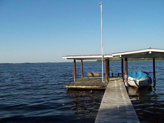 4th image of 138 Lake Shore Dr N
