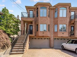 355 Tom Hunter Rd, Fort Lee, NJ 07024