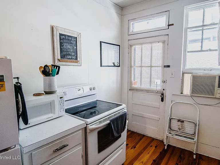 803 N Congress St #C — Photo 16