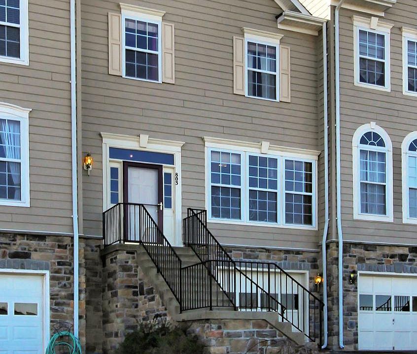 1st image of 803 Bluefield Sq NE