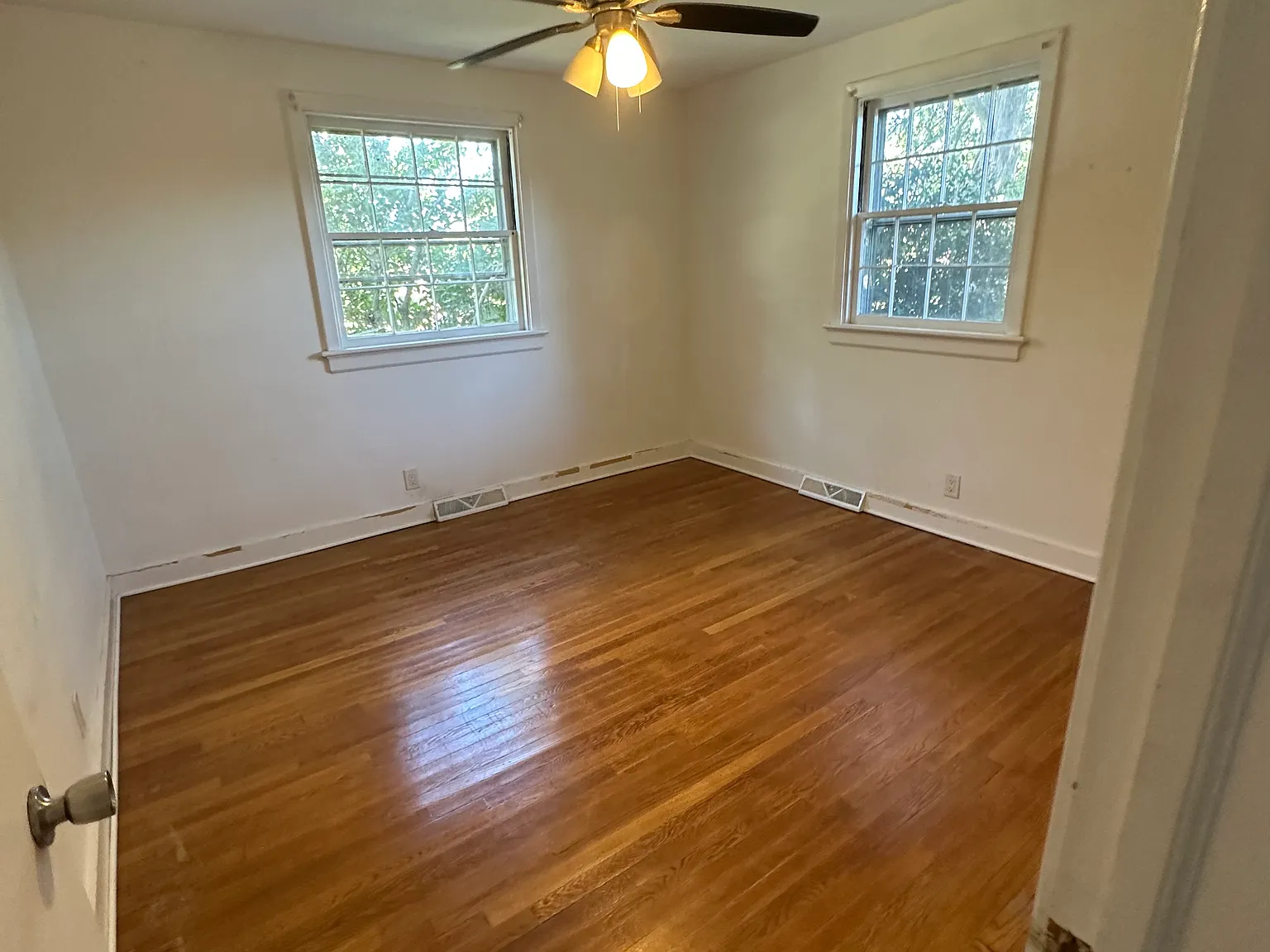 3 bed, 1.5 bath, 1550 sqft, $2,300 — Photo 4