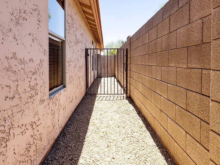 4704 E Weaver Rd — Photo 66