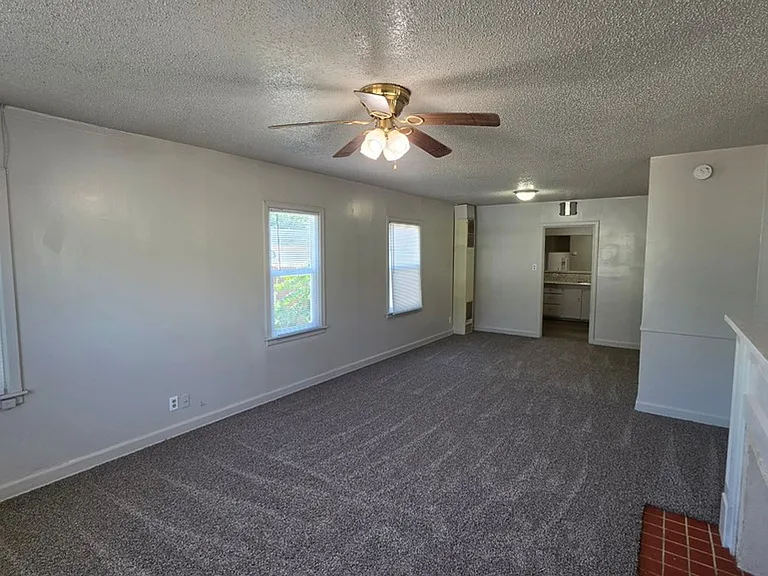 913 S Rusk St — Photo 2