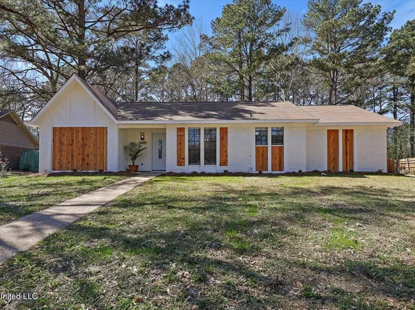 637 Cedar Springs Dr, Jackson, MS 39212