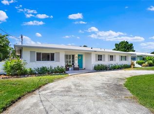 9448 Treasure Ln NE, Saint Petersburg, FL 33702