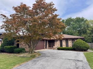 17945 Maple St, Lansing, IL 60438