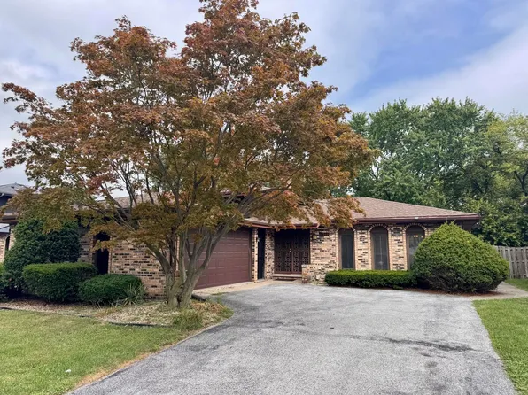 17945 Maple St, Lansing, IL 60438