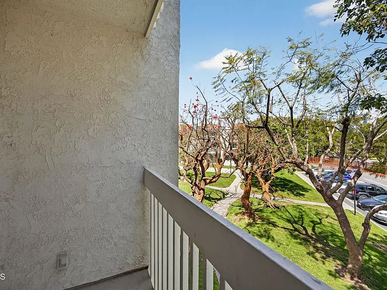 225 S Ventura Rd #101 — Photo 10