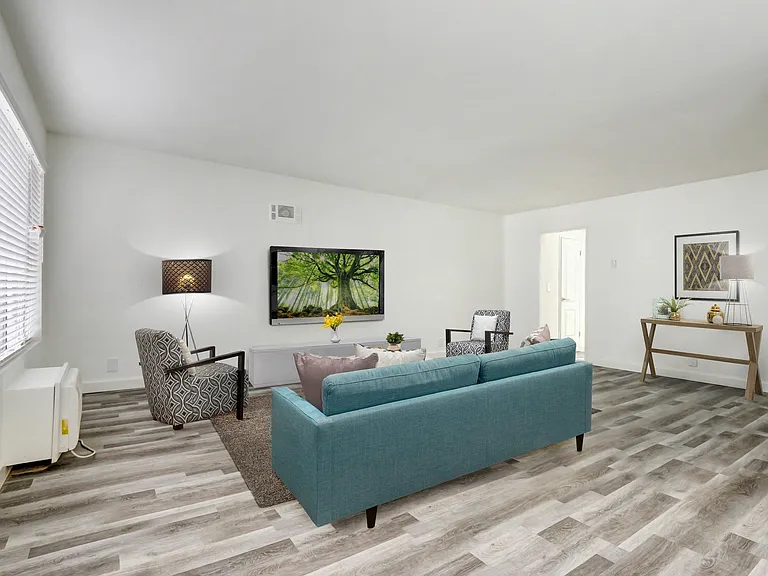 Bentley Avenue Apartments — Photo 20