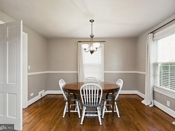 5th image of 211 W Chandler St