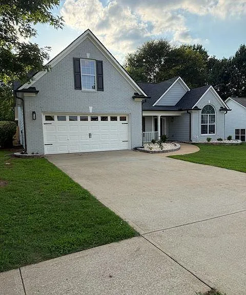 920 Charles Hall Dr — Photo 2