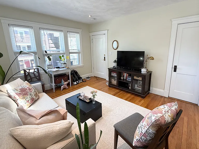 24 Beecher St #4 — Photo 4
