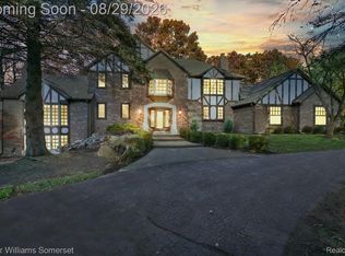 1290 Sunniwood Pl, Rochester, MI 48306
