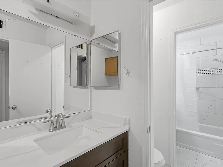 811 Threadneedle St #287 — Photo 11
