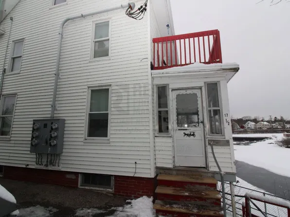 17 Bridge St #4, Rochester, NH 03867
