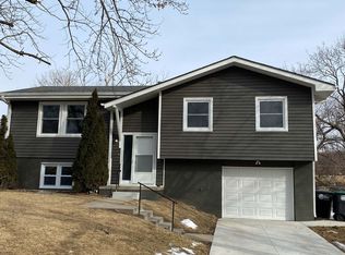 6227 N 66th St, Omaha, NE 68104