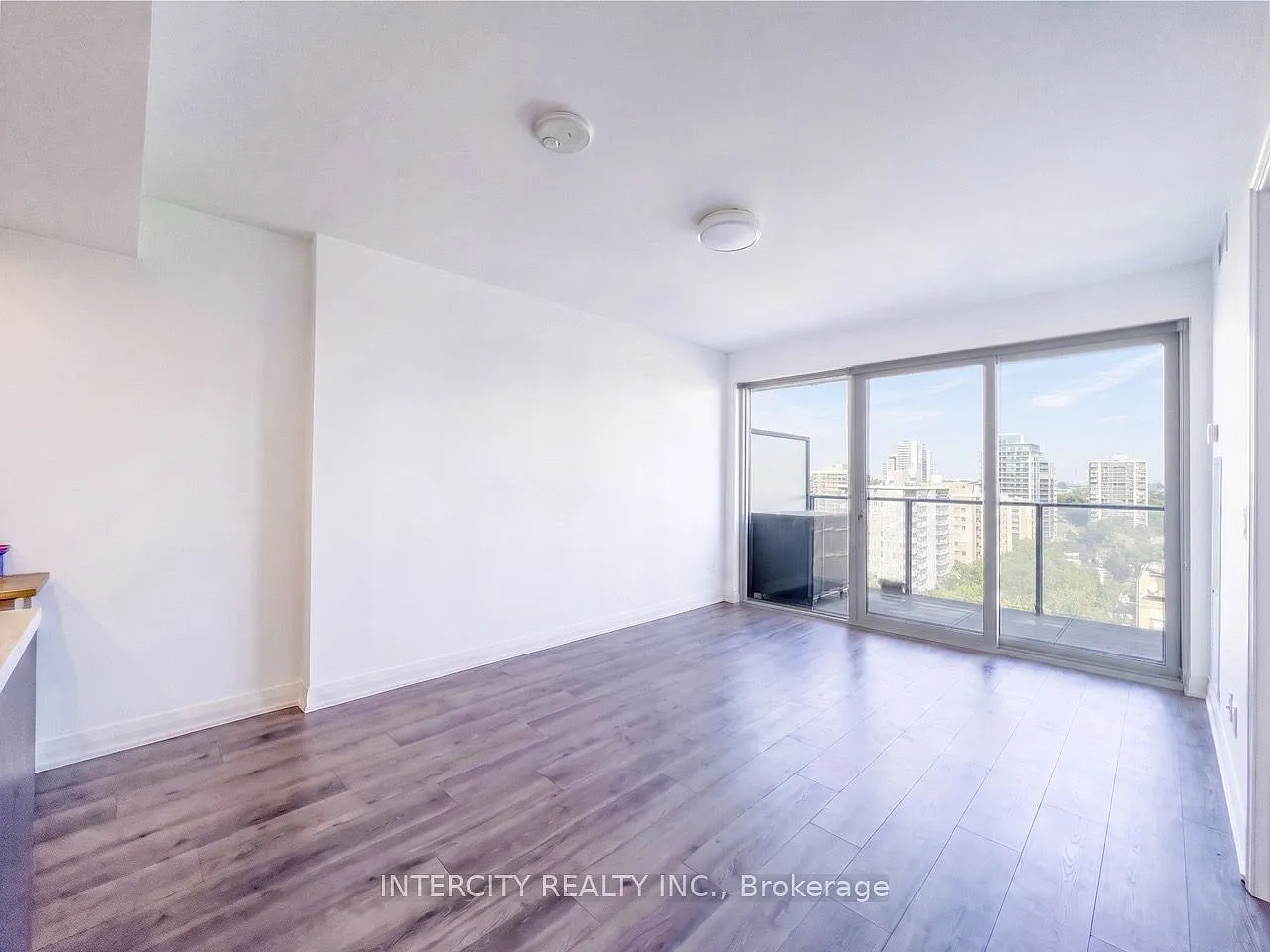 Blue Diamond Condominium — Photo 2