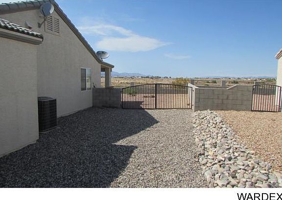 2nd image of 1909 E La Entrada Pl