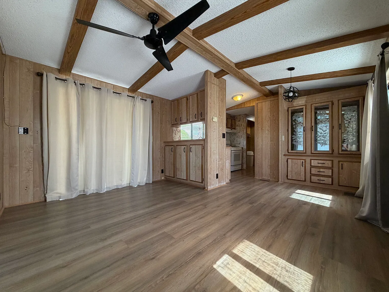 Broadway Estates — Photo 2