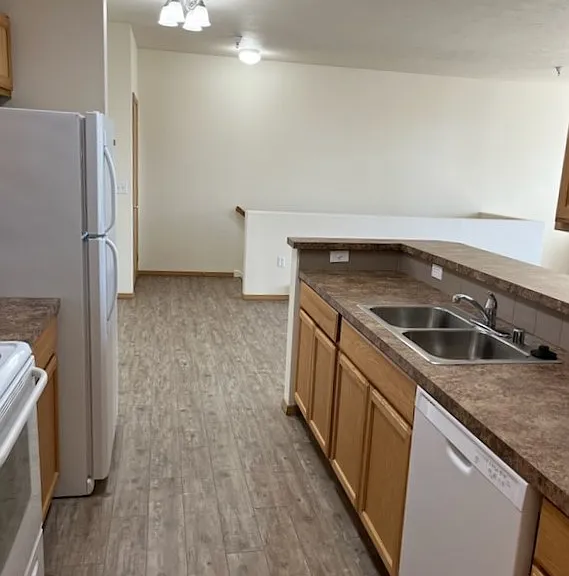 7715 N Crestline St #18 — Photo 8