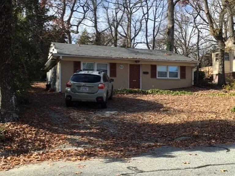 912 Englewood St — Photo 1