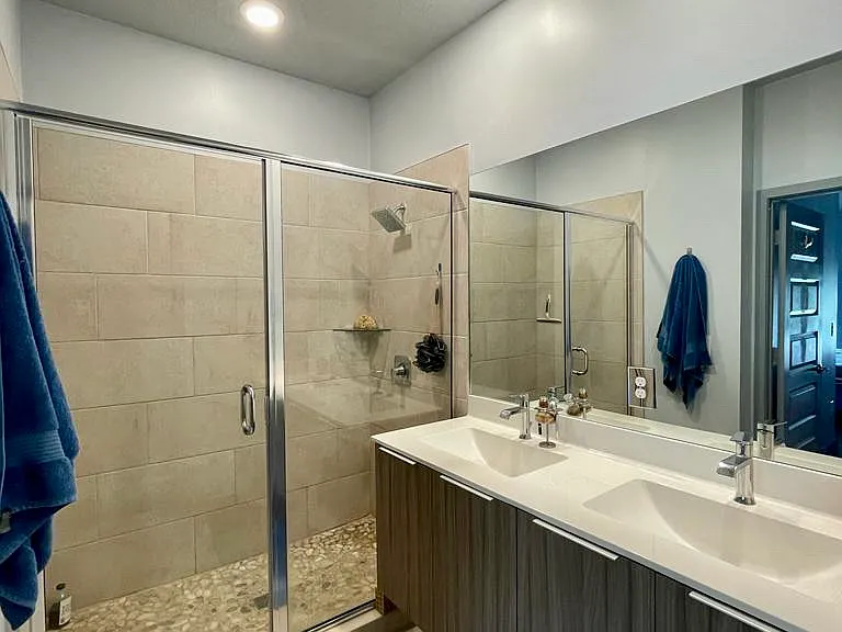 4940 NW 83rd Ave — Photo 5