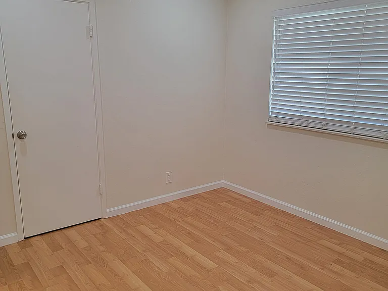 Camille Ct — Photo 3