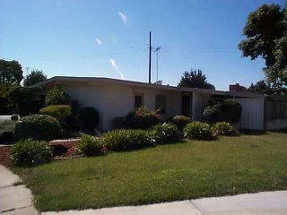 114 Woodhams Rd photo 1