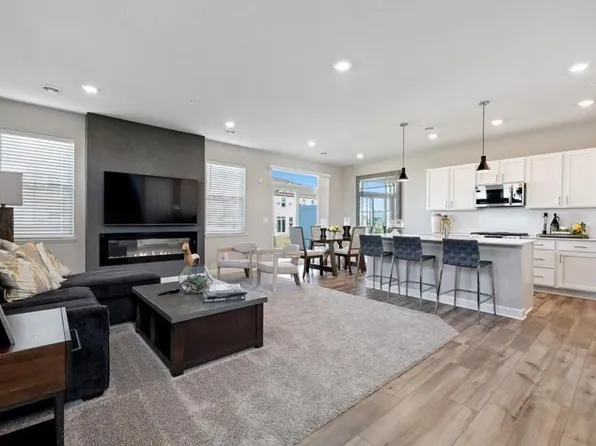 3038 Basswood St, Little Canada, MN 55117