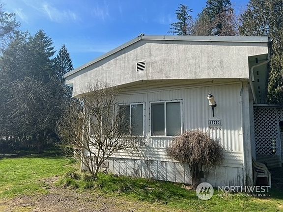 3rd image of 170 SE Foxglove Avenue