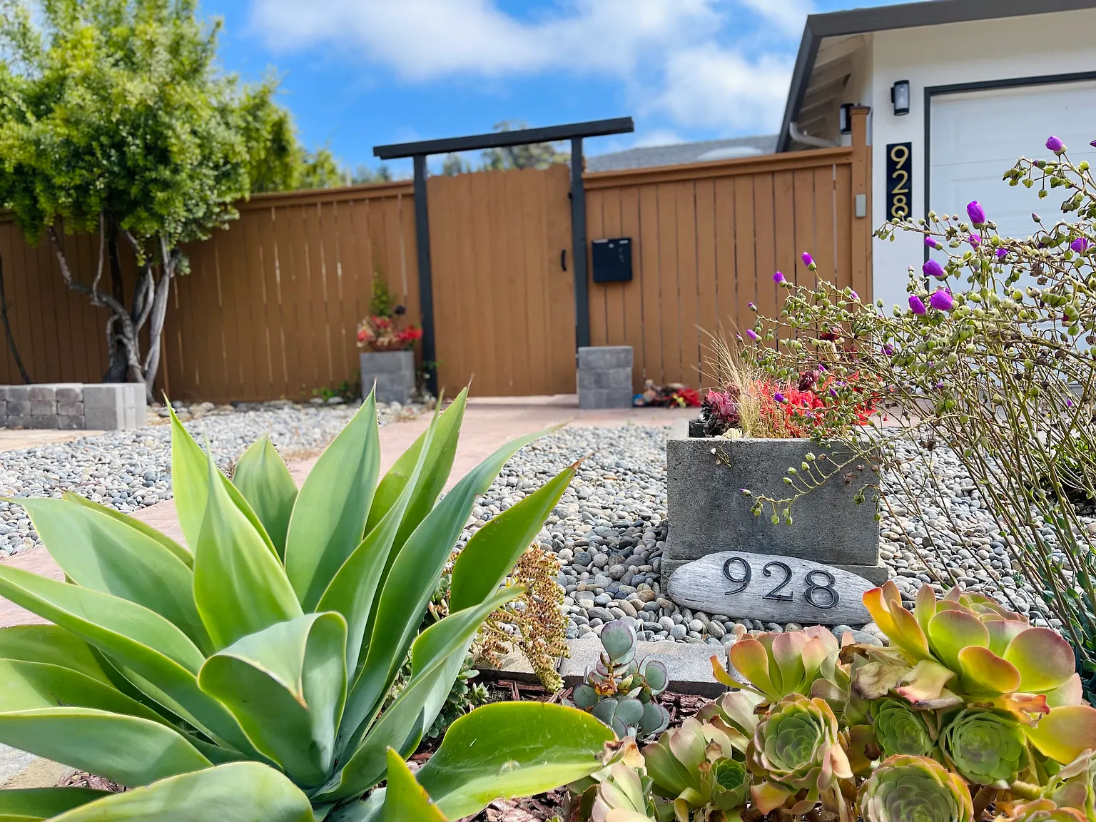 928 Serena Dr — Photo 2