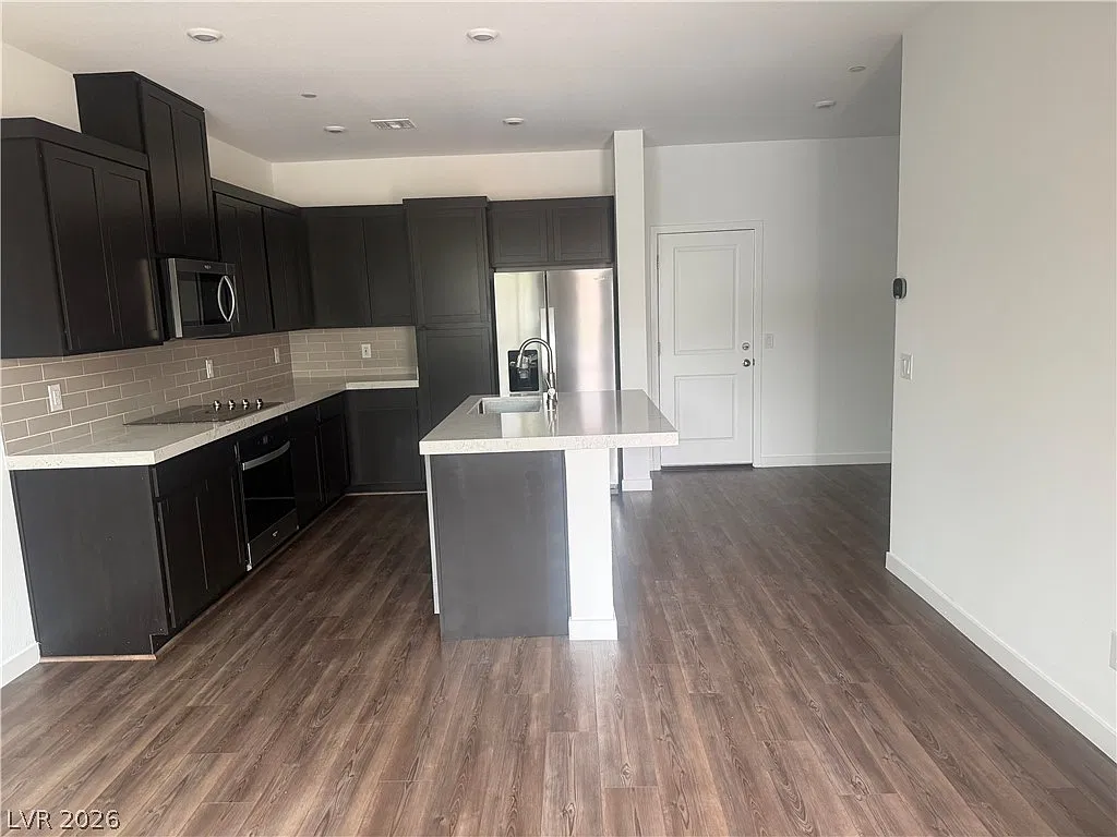 2 bed, 2.5 bath, 1364 sqft, $2,175 — Photo 2