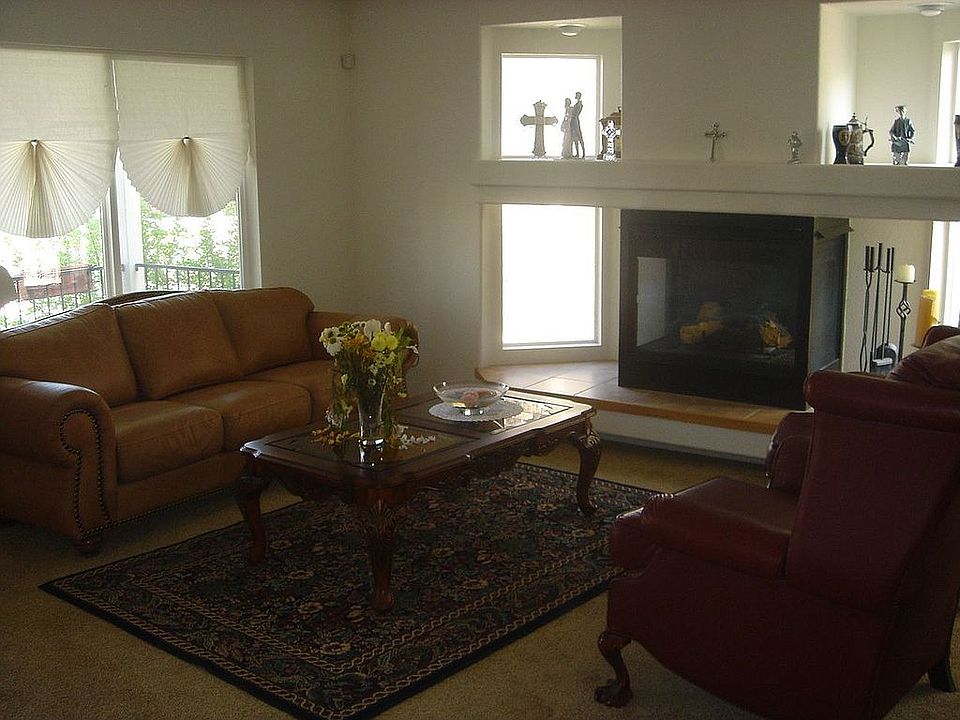 2 Fireplaces
