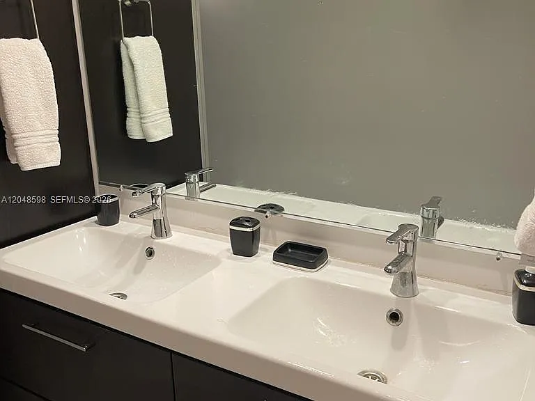 5701 Collins Ave #1411 — Photo 10