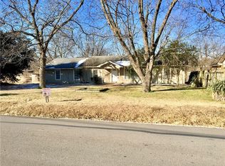 601 N 4th St, Wills Point, TX 75169