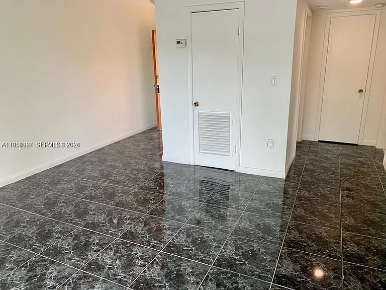 3522 NE 166th St #10 — Photo 4