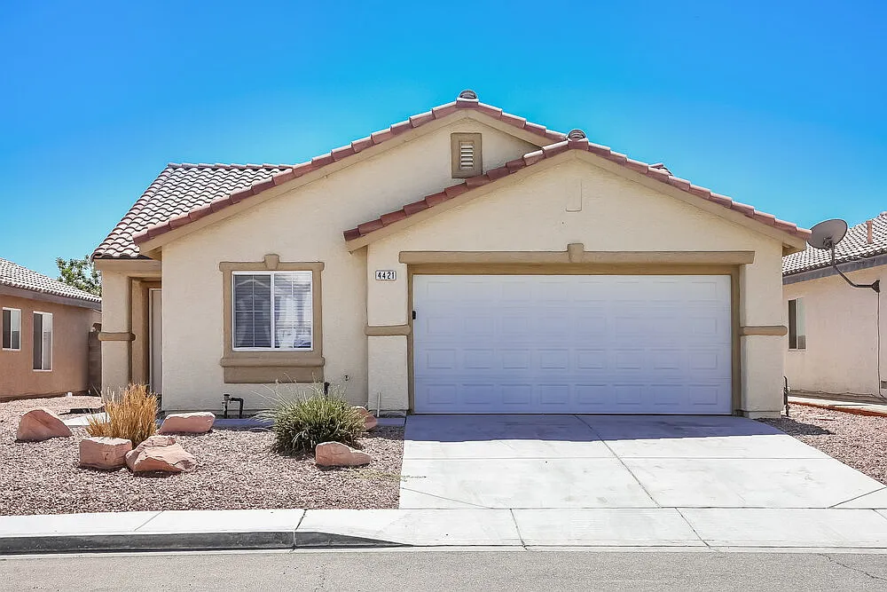 3 bed, 2.0 bath, 1250 sqft, $1,995 — Photo 1