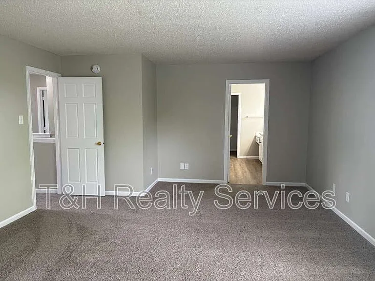 14928 Drayton Dr — Photo 17