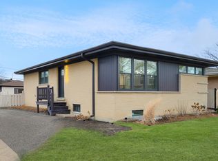 5 E White Oak St, Arlington Heights, IL 60005